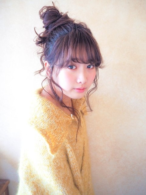 男ウケする髪型で彼に会いに行こう♡マスターしておきたいお団子アレンジのサムネイル画像