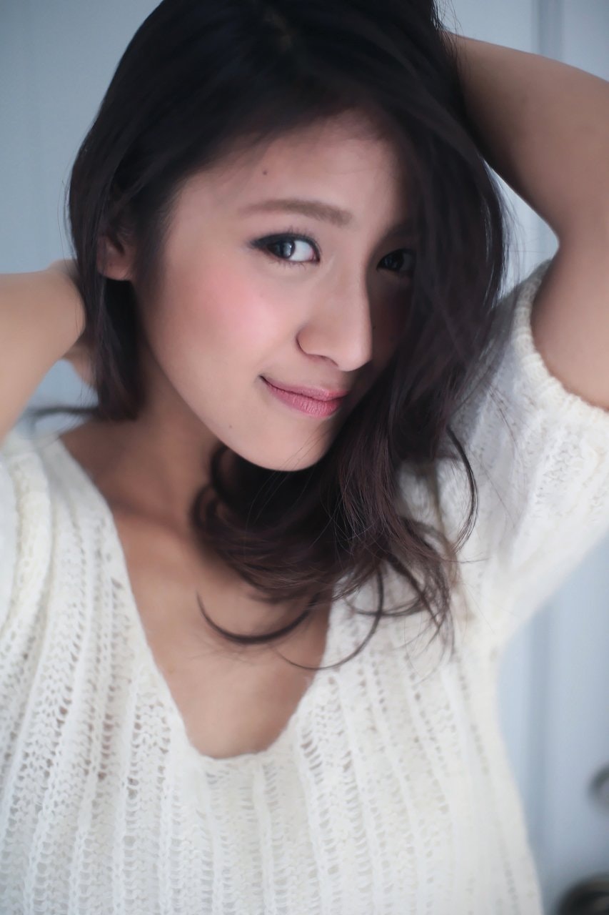 クールにもフェミニンにも ワンレンは 分け目 チェンジで新鮮な自分を楽しんじゃおう ホットペッパービューティーマガジン