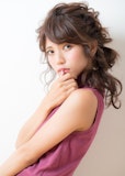 ゆるっとしたルーズ感が魅力！ツイストアレンジのまとめ髪をチェックしよう♪