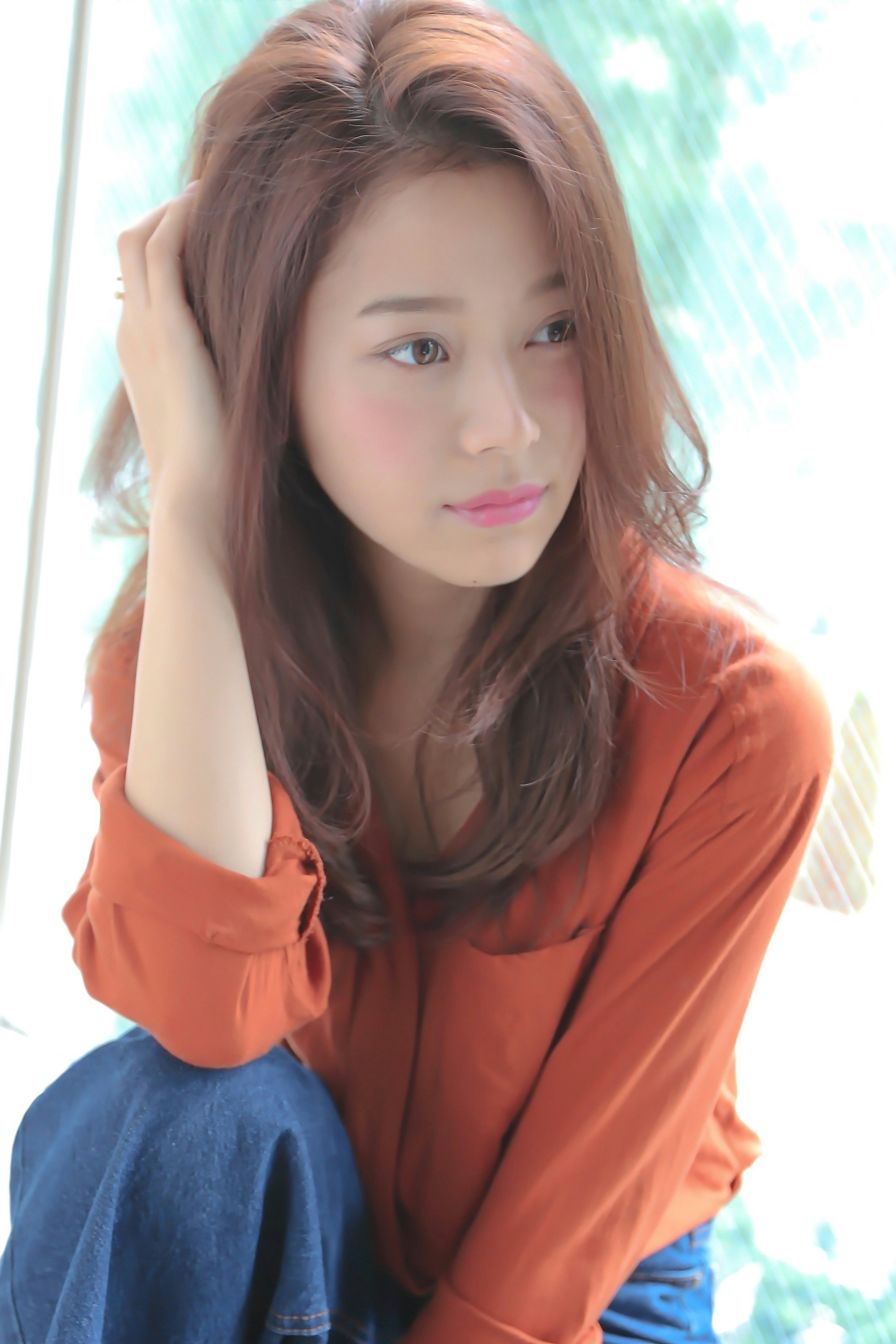 手ぐしで髪がばっちり決まる?スタイリングらくらく♪ナチュラルこなれヘアの魅力のサムネイル画像