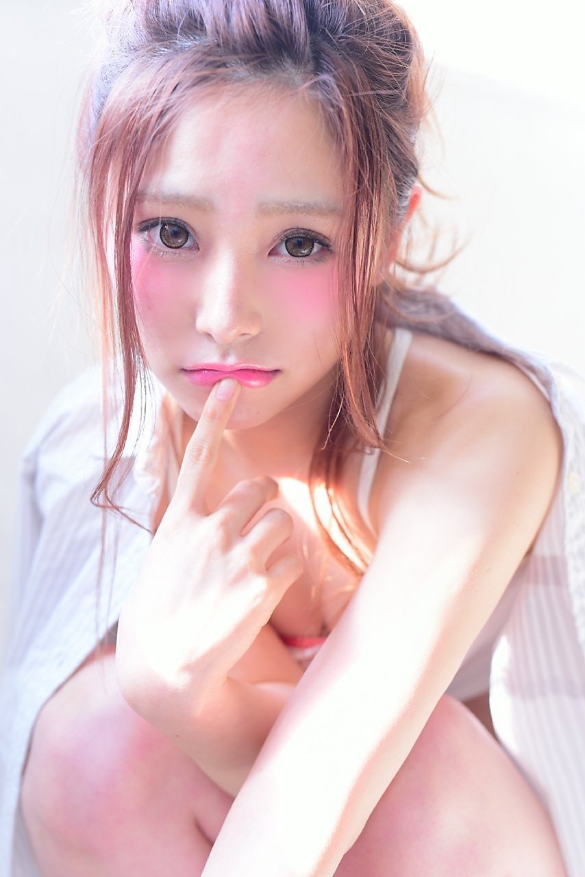 あの人も釘づけにしちゃおう♡おフェロなヘアアレンジでみんなの視線をひとり占め♡のサムネイル画像