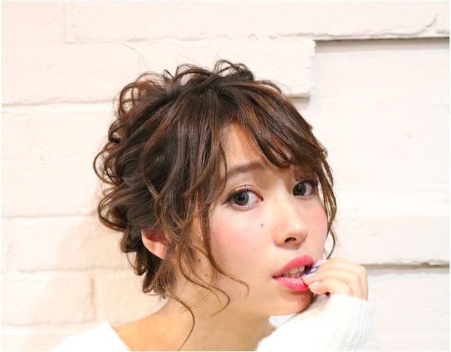【2021年】肩までの長さでも楽しめる、パーティーヘアアレンジ集のサムネイル画像