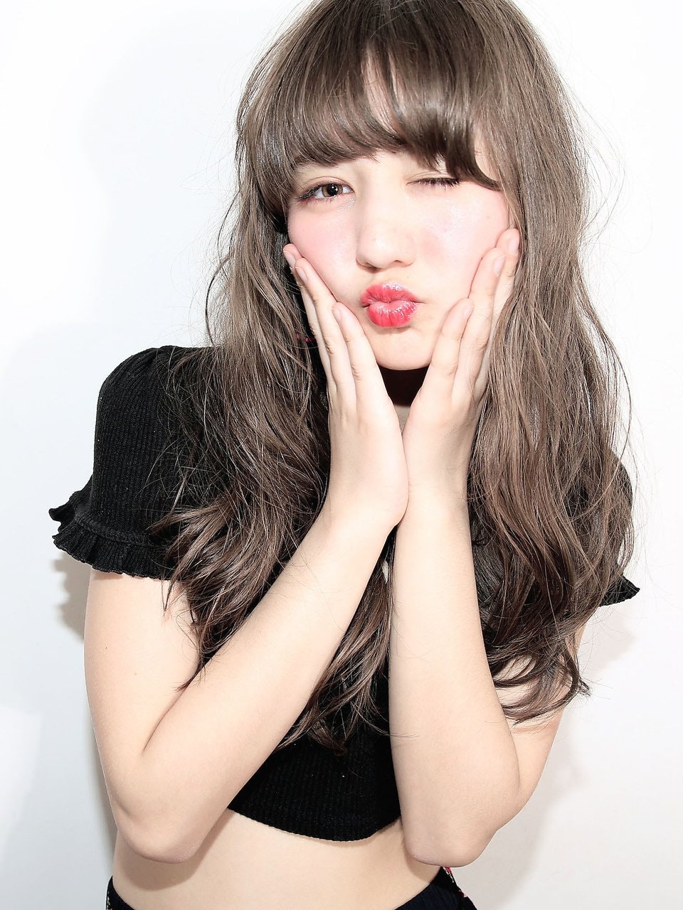 前髪はフェミニンのカギ 一味違う前髪アレンジで女性らしさをさらに追い求めてみよう ホットペッパービューティーマガジン 前髪はフェミニンのカギ 一味違う前髪アレンジで女性らしさをさらに追い求めてみよう ホットペッパービューティーマガジン