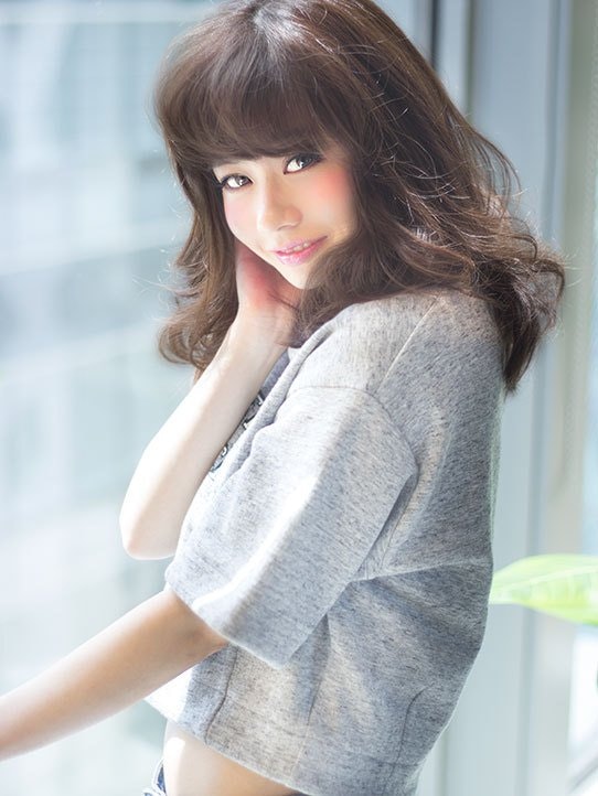 最強のモテ前髪で行こう!【ふんわりバング】で叶える愛され系ヘアスタイルまとめのサムネイル画像