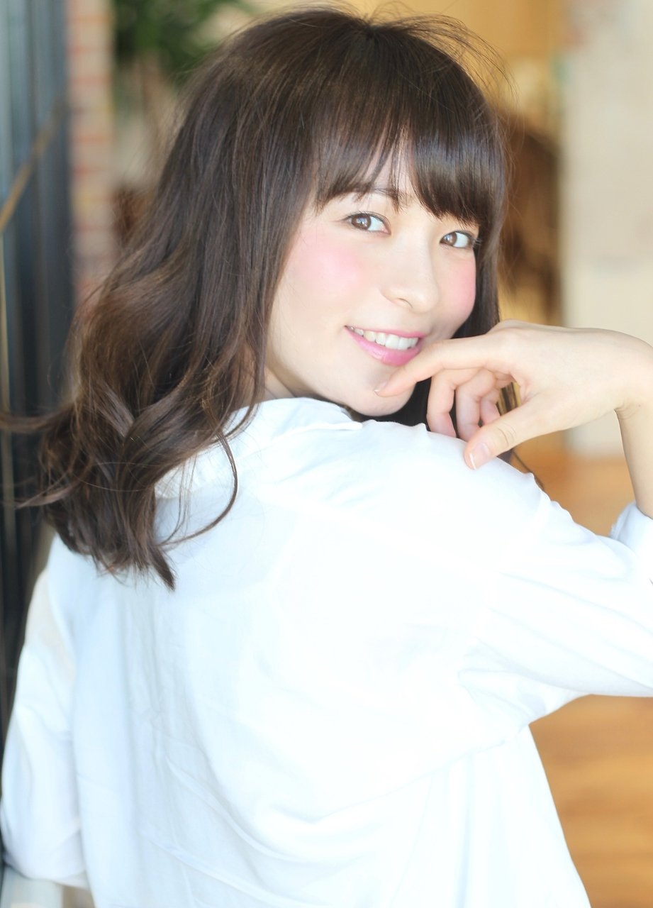 大人かわいいミディアムヘアで、周りの視線を集めて♡ミディヘアお手本帳のサムネイル画像
