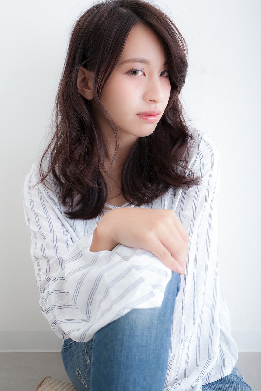 パーマもストレートも可愛くキマる 今髪型を変えるなら断然ミディアムで ホットペッパービューティーマガジン パーマもストレートも可愛くキマる 今髪型を変えるなら断然ミディアムで ホットペッパービューティーマガジン