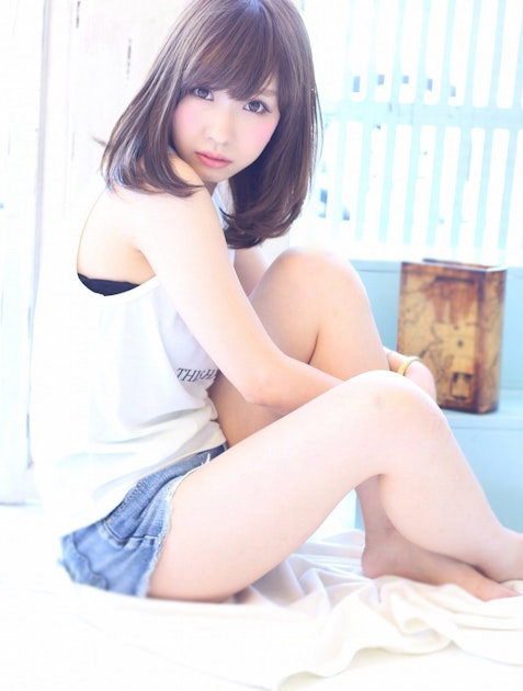 外国人風の 透け感 が魅力的 スケルトングレー の髪型特集 ホットペッパービューティーマガジン