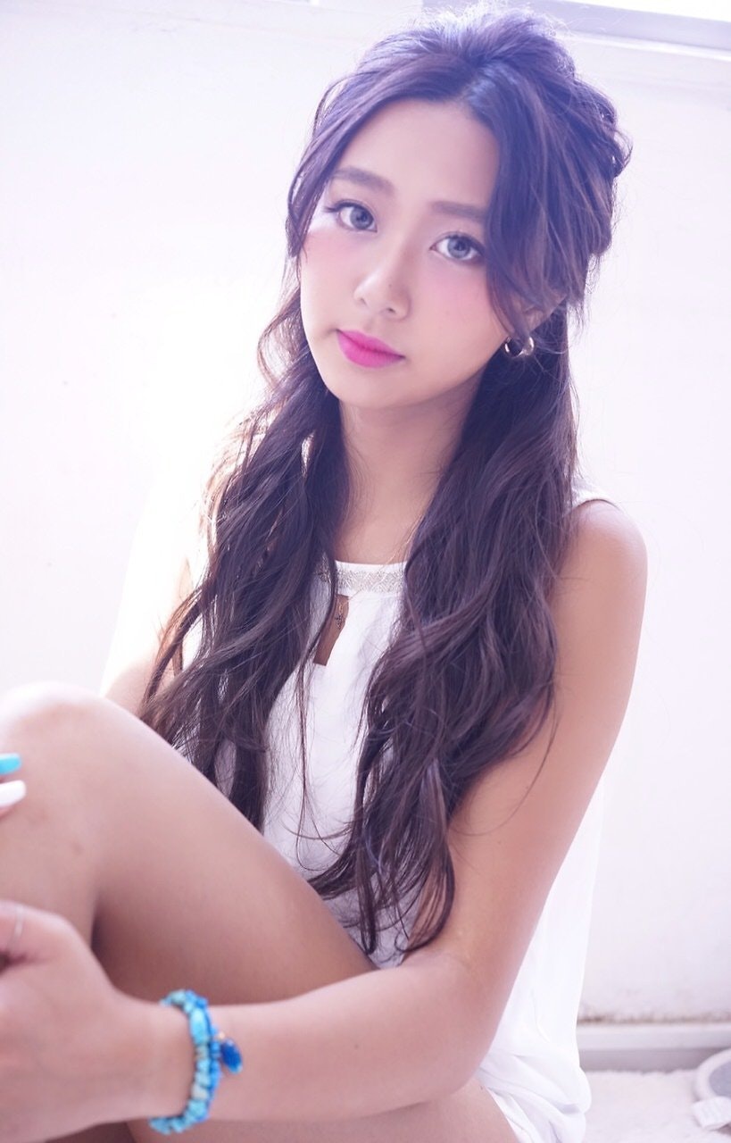 抜け感を出せるのが上級者!ルーズアップのヘアアレンジでもっと可愛い私に♡のサムネイル画像