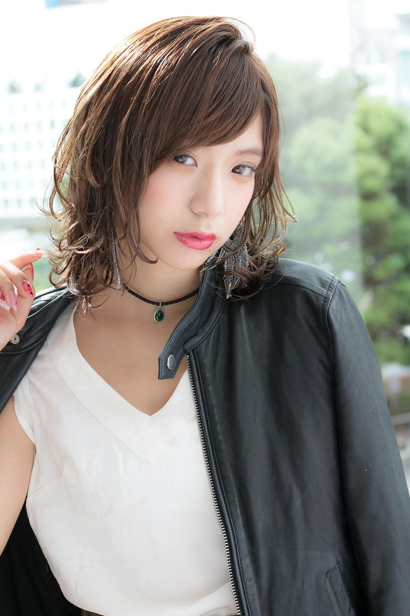 イイ女はみんな濡れ髪?しっとりツヤ感が色っぽい♡話題のウェットヘア特集のサムネイル画像