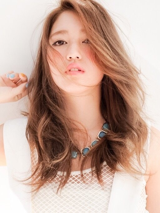 かきあげた前髪がセクシー かきあげ スタイルで女子力アピールしちゃおう ホットペッパービューティーマガジン かきあげた前髪がセクシー かきあげ スタイルで女子力アピールしちゃおう ホットペッパービューティーマガジン