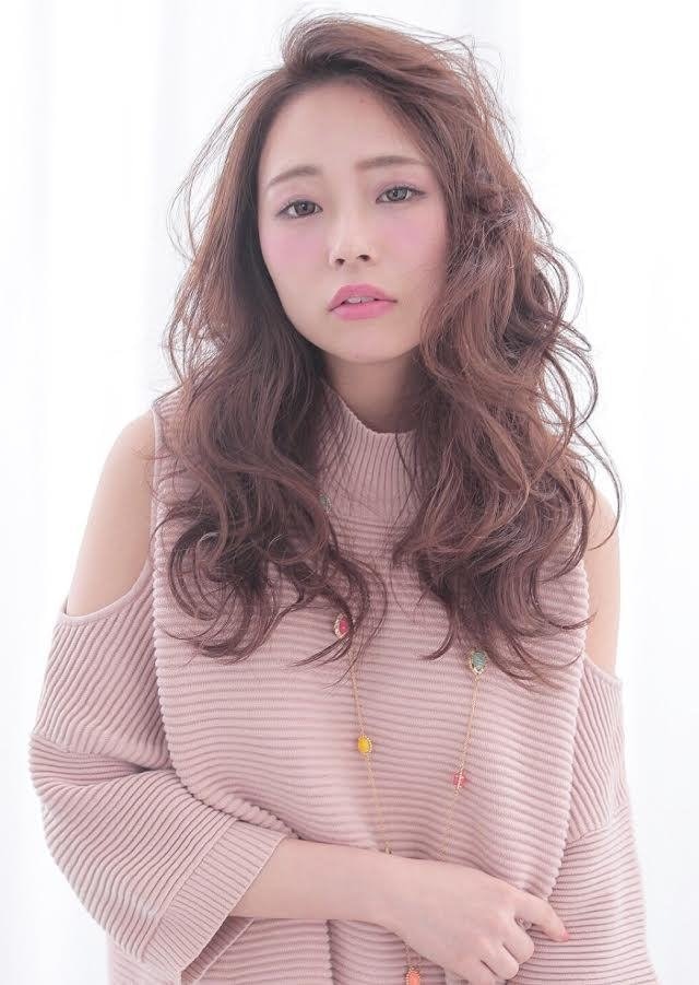 手軽に外国人風の印象になれる!アレンジも簡単な「波ウェーブ」特集♡のサムネイル画像