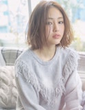 ミディアムヘアの無造作パーマが可愛い♡真似したいヘアスタイル集