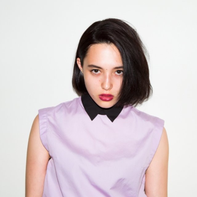 モードにもゴージャスにも♪ワンレングスで印象的なヘアスタイルにのサムネイル画像