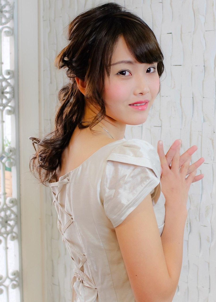 迷ったらこちらをチェック!ブライダルのお呼ばれヘアスタイル16選♡のサムネイル画像