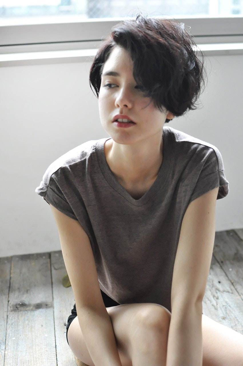 媚びない 気取らない ノームコア なヘアスタイルでシンプルさを身にまとって ホットペッパービューティーマガジン