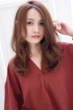 無造作ほつれウェーブで愛される♪作り込まないナチュラルさが可愛いヘアスタイル