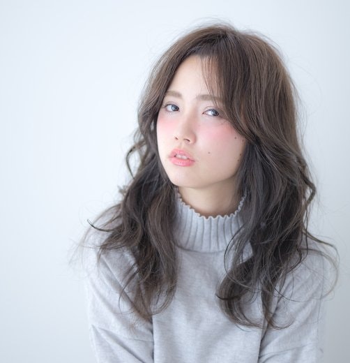 ボリューミーな髪のお悩みはカットを駆使したヘアスタイルで解決しちゃおう♡のサムネイル画像