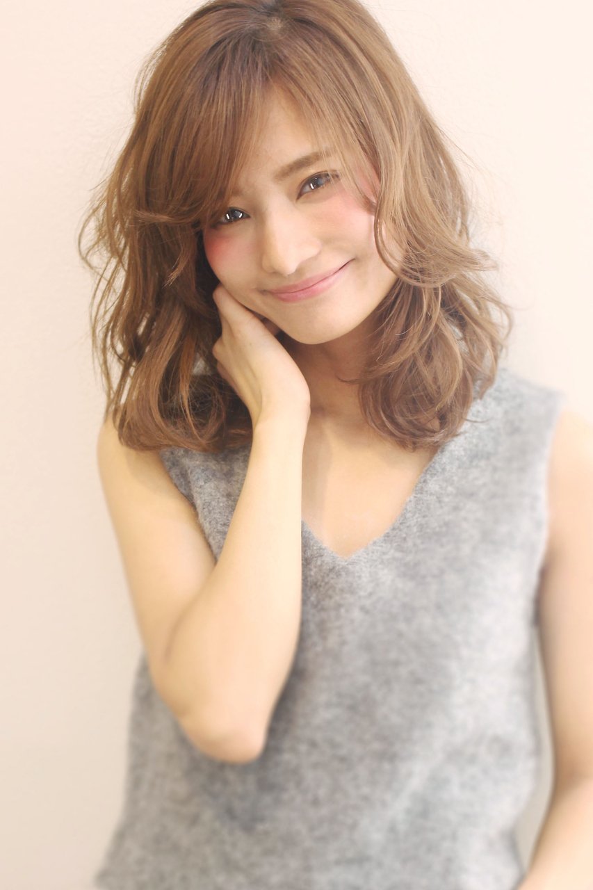大人っぽさをアップできる 今オシャレなイエローベースのヘアカタログ ホットペッパービューティーマガジン 大人っぽさをアップできる 今オシャレなイエローベースのヘアカタログ ホットペッパービューティーマガジン