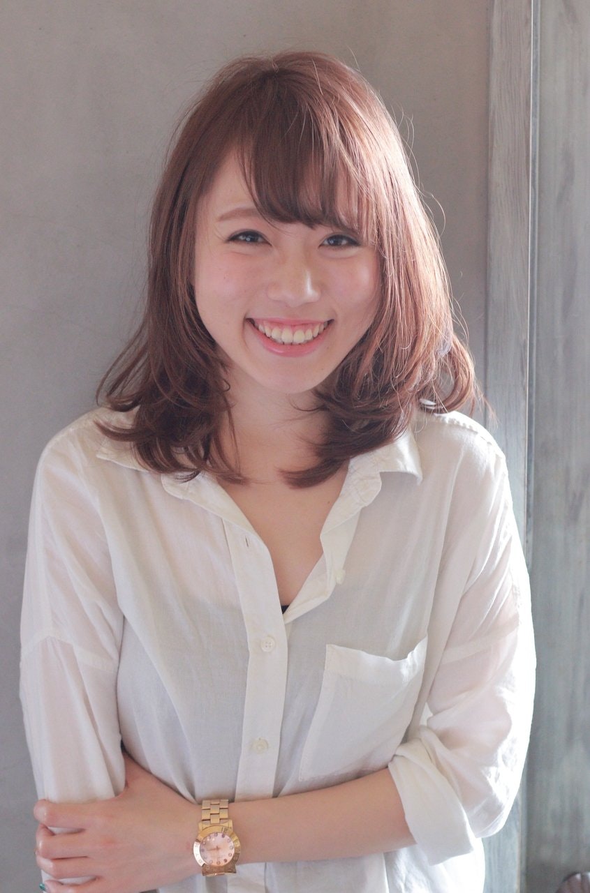 小顔効果も期待できる!前下がりシルエットでおしゃれな髪型を手に入れよう♪のサムネイル画像