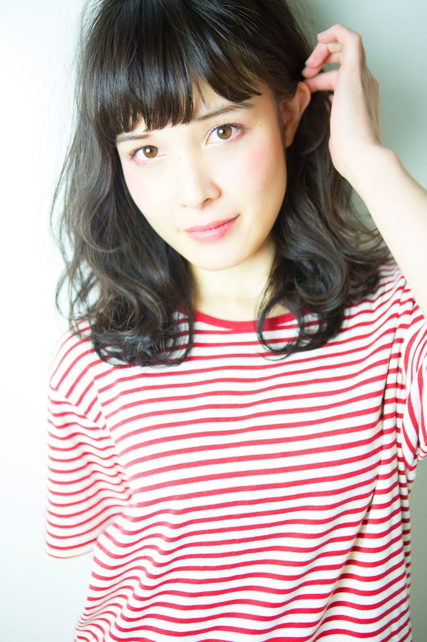 暗髪パーマでナチュラル系美人を目指す 重たく見せないおすすめヘアスタイルまとめ ホットペッパービューティーマガジン