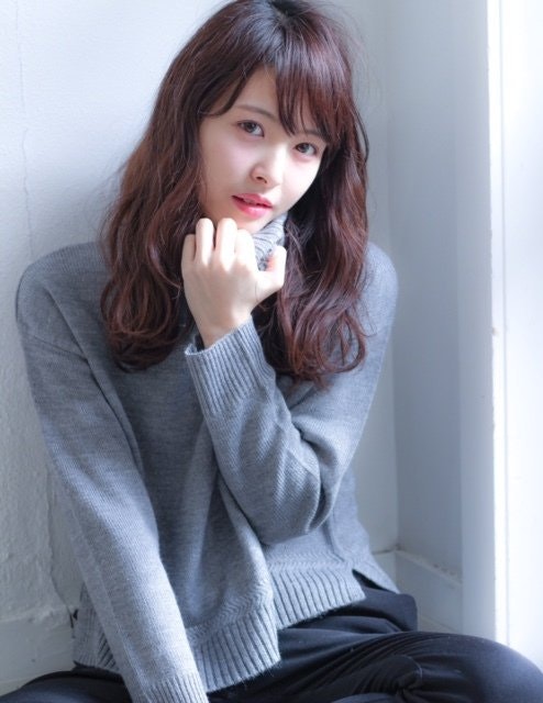 モテ髪スタイル、3つの鉄則って?セミロングを魅力的に見せる大人女子のためのヘアスタイルのサムネイル画像