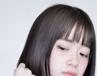 冬の髪の静電気トラブル 原因は髪の毛にあり パサパサやぺったんこ防止の対策まとめ ホットペッパービューティーマガジン 冬の髪の静電気トラブル 原因は髪の毛にあり パサパサやぺったんこ防止の対策まとめ ホットペッパービューティーマガジン