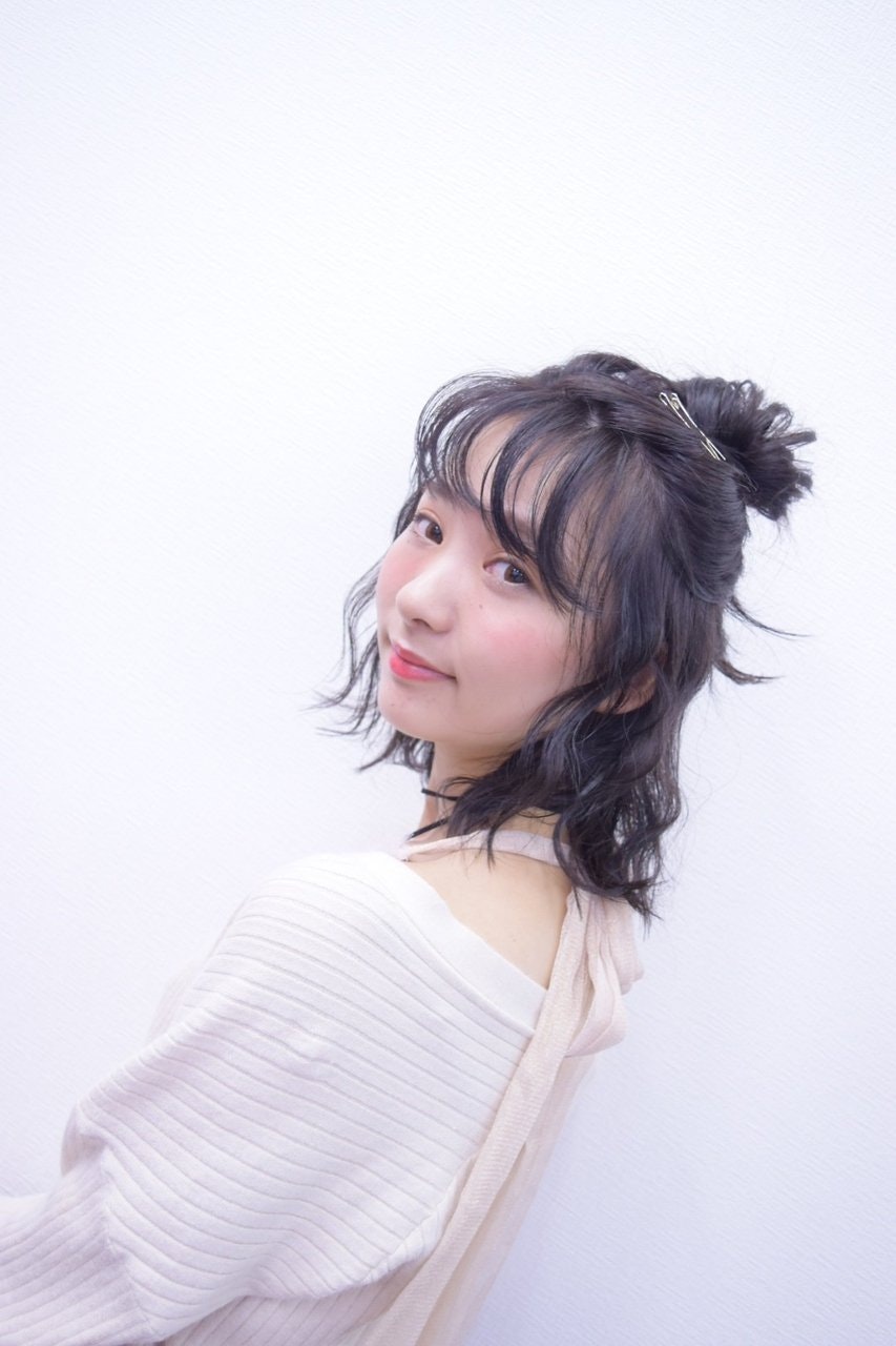 OLさんにおすすめ♡オフィスにも使える、しっかり&こなれハーフアップ♪のサムネイル画像