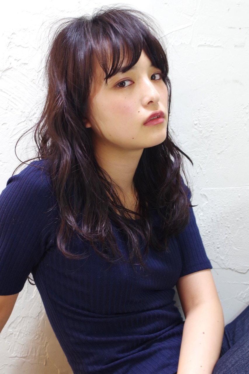 女っぽさも親しみやすさも欲しいなら♡ロングヘアには「ボーイッシュ」をプラス♪のサムネイル画像