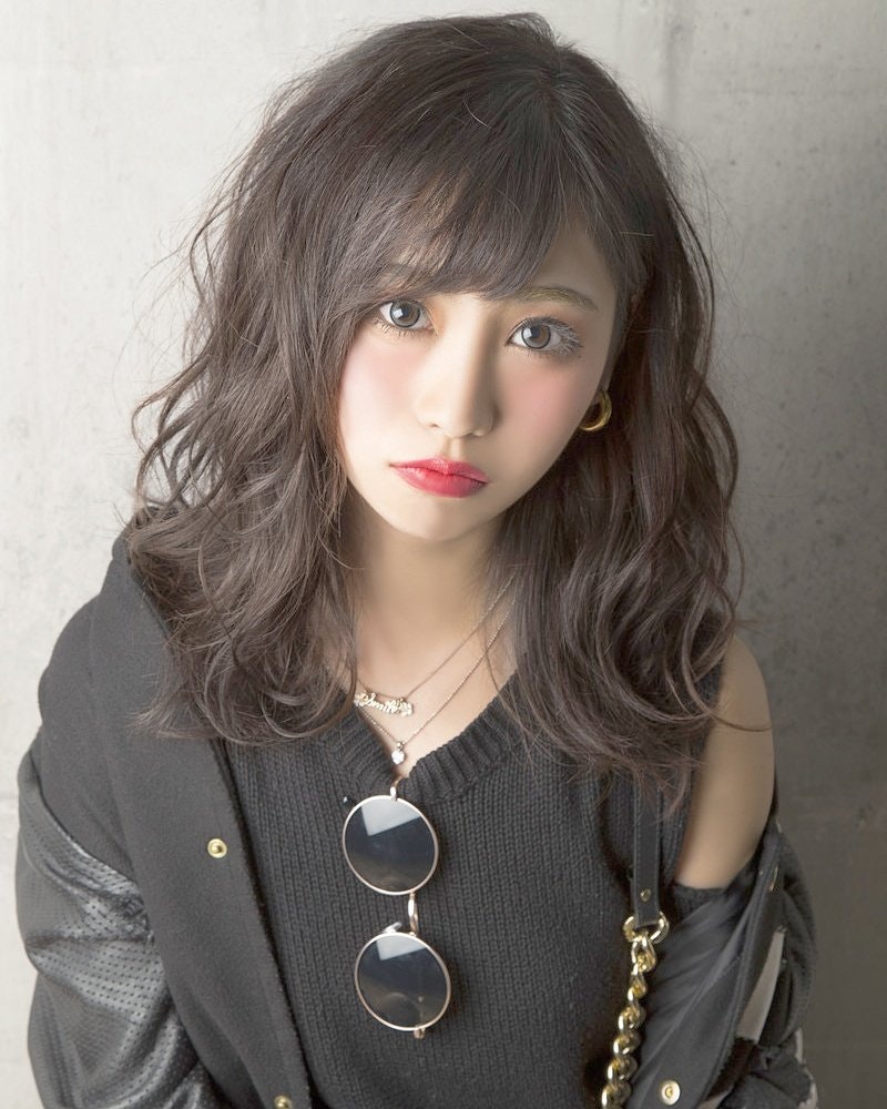 グレージュでオシャレな髪色になろう♡暗めカラーならオフィスでもOK!のサムネイル画像