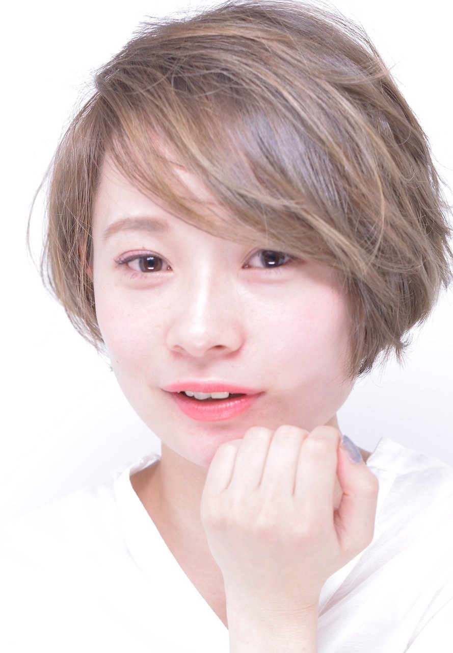 女性らしさを引き出す レトロでクラシカルなショートヘアを楽しもう ホットペッパービューティーマガジン