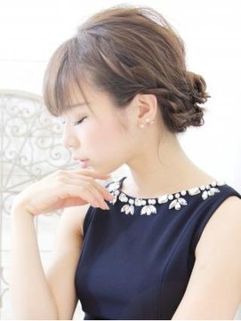 パーティースタイルは髪型で差をつける!ドレスに似合うヘアアレンジまとめのサムネイル画像