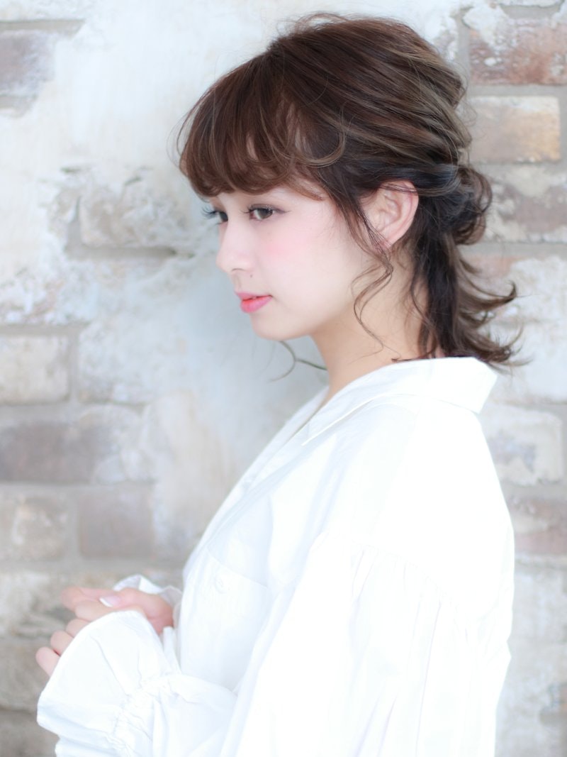 ベース型さんを美人見せ♡短所をカバーして長所に磨きをかけるヘアアレンジまとめのサムネイル画像
