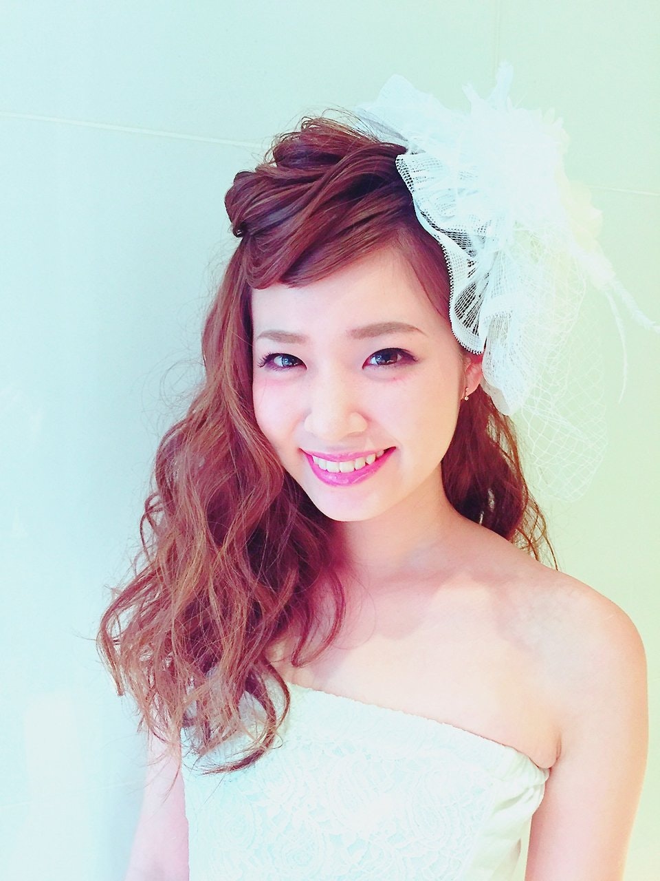 記念日をもっと特別にアレンジしましょ♡ヘッドドレスが似合う大人かわいい髪型まとめのサムネイル画像