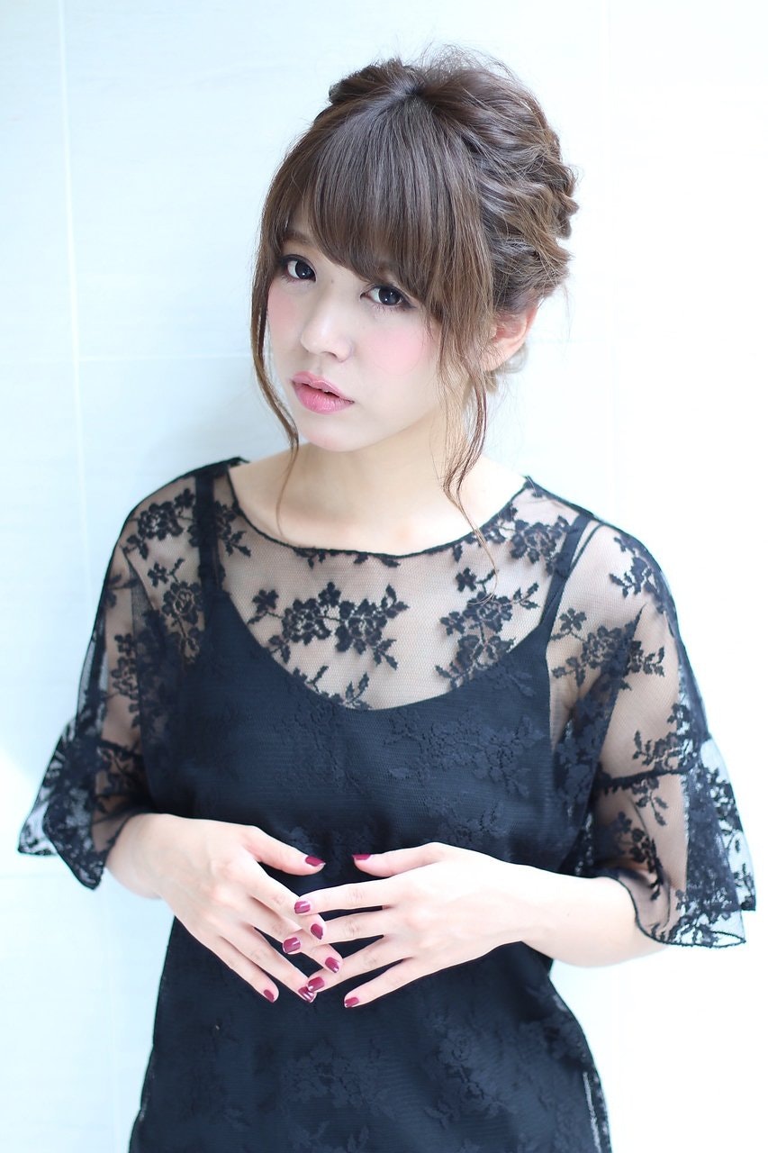手早くできるのに見映えする髪型 花嫁さんにおすすめの二次会向けヘアアレンジ集 ホットペッパービューティーマガジン