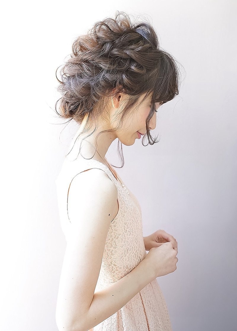 上品でかわいい♪結婚式やパーティーにぴったりのヘアセットまとめのサムネイル画像