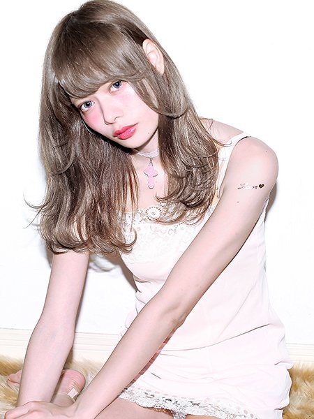 ロングへアの方必見!髪の長さを変えずにイメチェンする方法を伝授のサムネイル画像