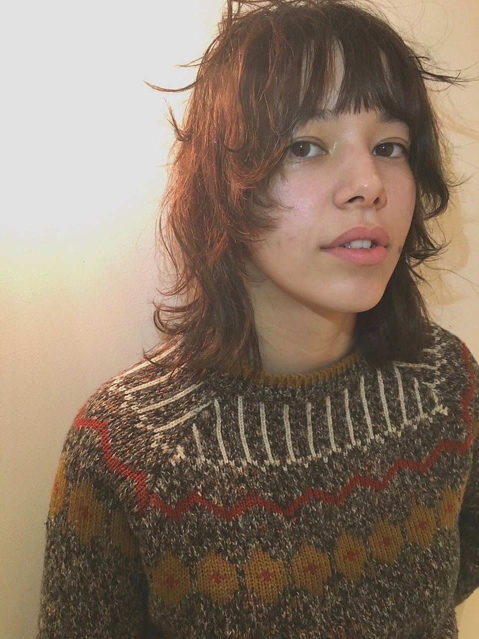 軽やかなソフトウルフのミディアムスタイルに注目!お手本のヘアスタイルをご紹介のサムネイル画像