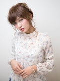 編み込みすればミディアムはもっとかわいくなる♪大人がときめくヘアアレンジまとめ
