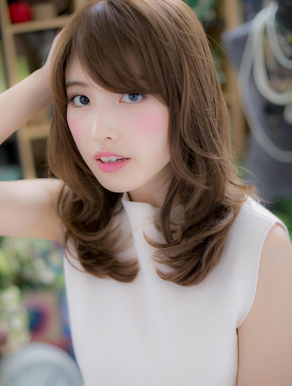 仕事もプライベートもok 上品でフェミニンなヘアスタイルで大人女性の魅力が輝く ホットペッパービューティーマガジン