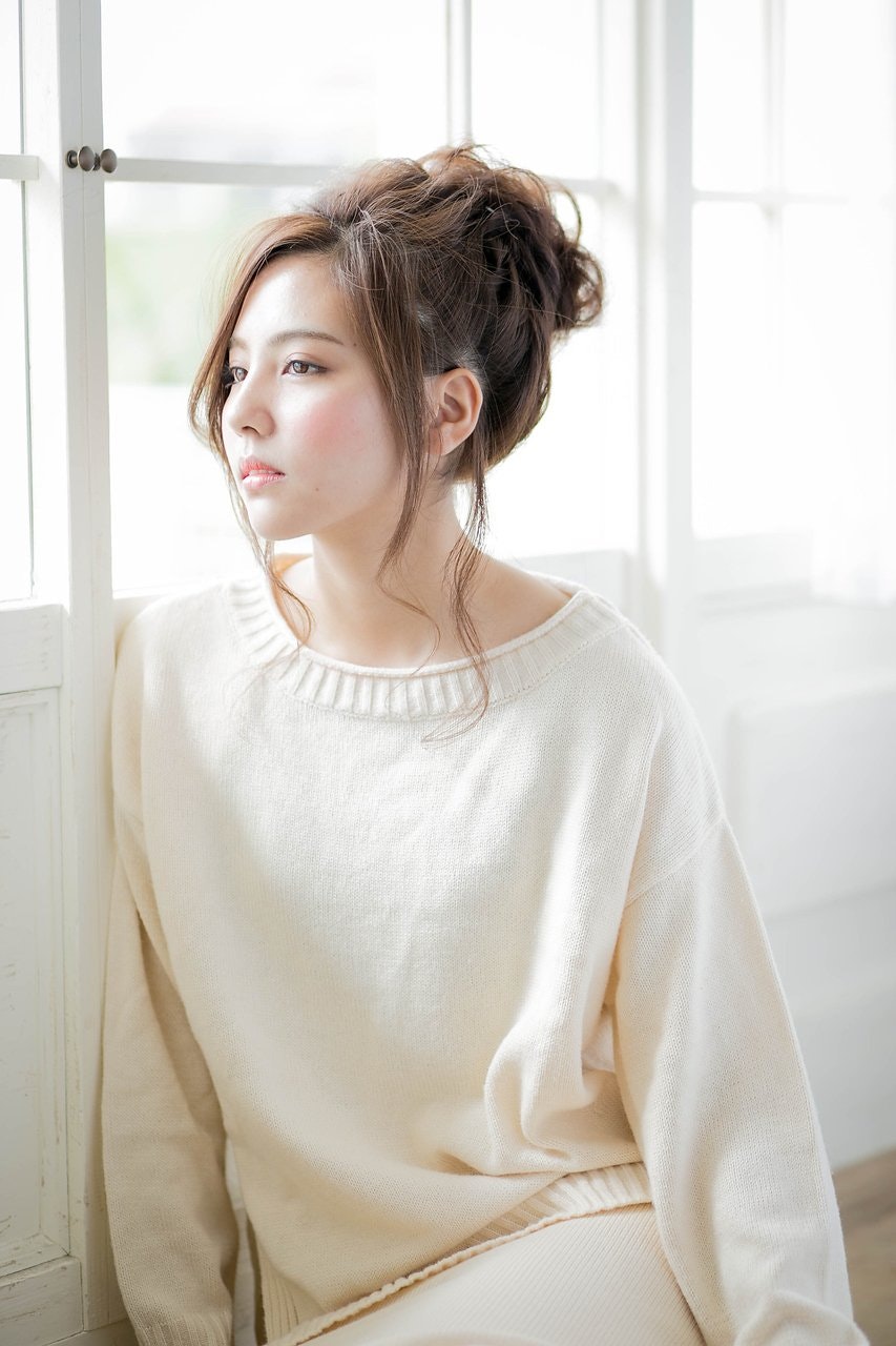 ルーズ感が大人可愛い♡「ゆるふわ」まとめ髪で女性らしさをまとってみて♪のサムネイル画像