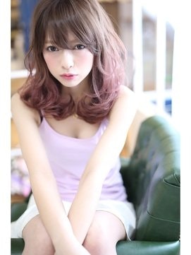 毛先の髪色でオシャレに♡グラデーションカラーのこなれスタイル特集のサムネイル画像