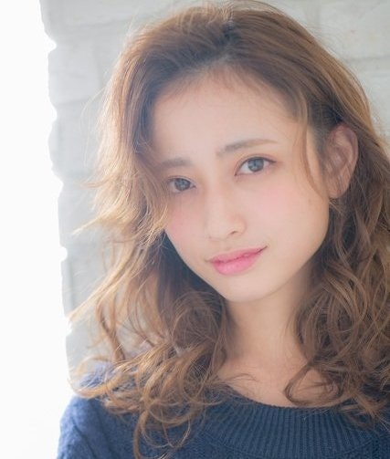 面長に似合う前髪ってなに？自分に合ったトレンドバングで個性を味方につけちゃおう！のサムネイル画像
