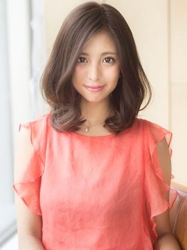 鎖骨ミディ旋風がきてる！？モテ髪の新定番「ミディアムへア」をチェック☆のサムネイル画像