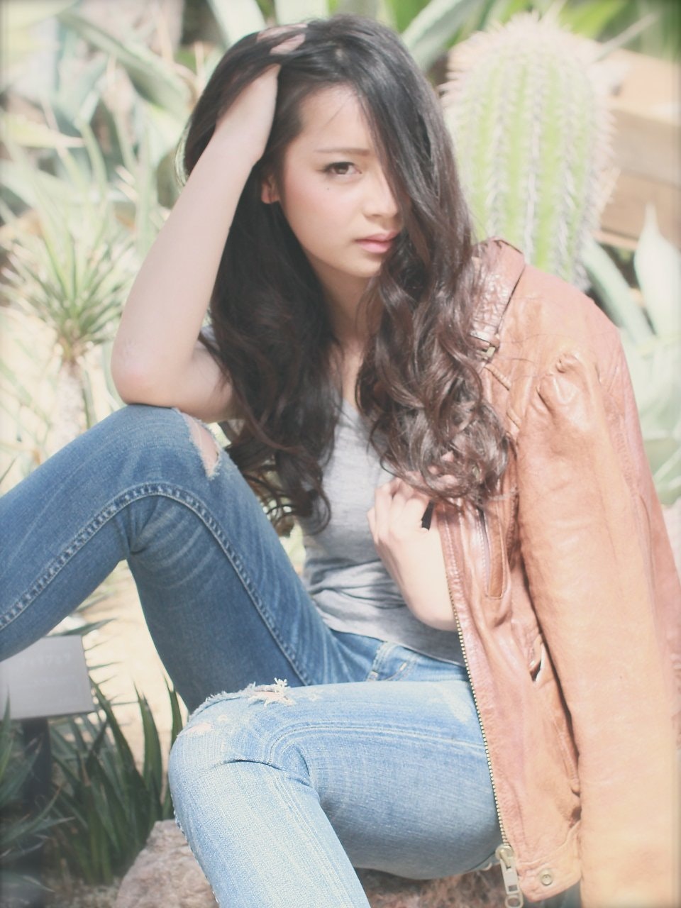 ちょっぴり個性派に決めてみて♪エスニックファッションに合う髪型まとめのサムネイル画像