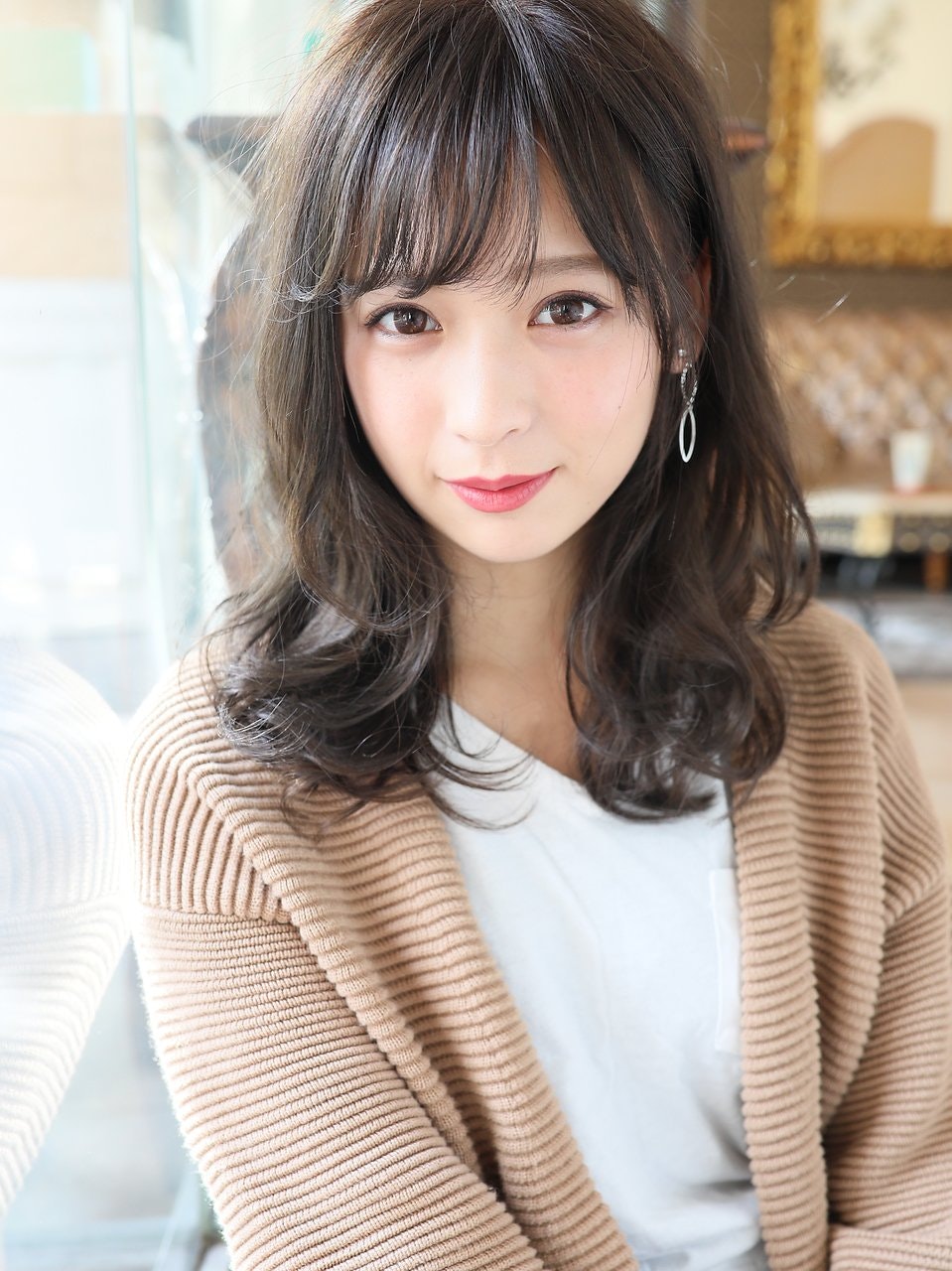 ダークな髪色でシックに魅せよう♡ワンランク上のおしゃれな暗髪ヘアスタイル集のサムネイル画像