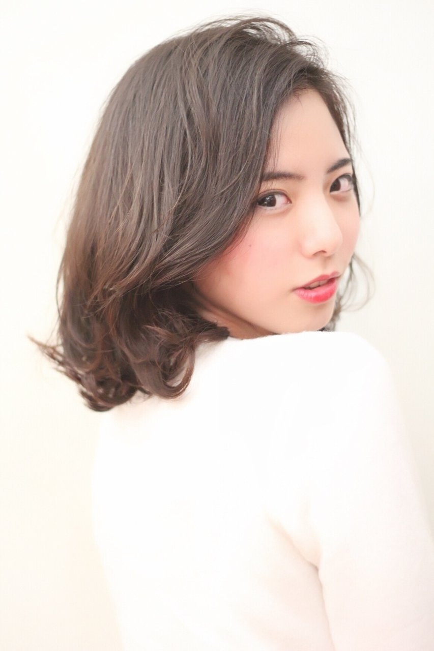 美しい後ろ姿は“髪型”が決め手♡見返り美人が叶うヘアスタイルまとめのサムネイル画像