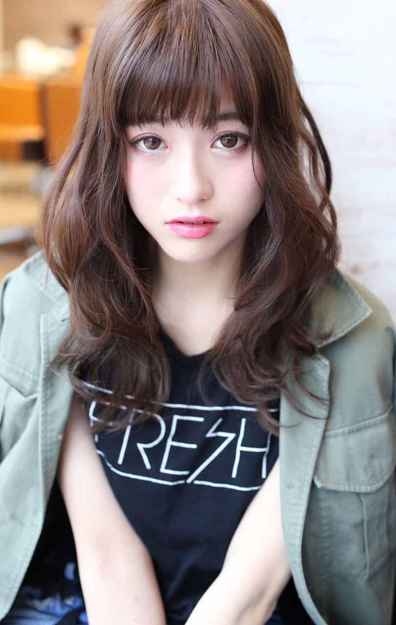 カジュアルファッションを引き立てる髪色♪おすすめ4系統のヘアカラーカタログ!のサムネイル画像