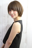ショートヘアなら透明感が増すアッシュ系！こなれ感アップでオシャレにキメよう♪