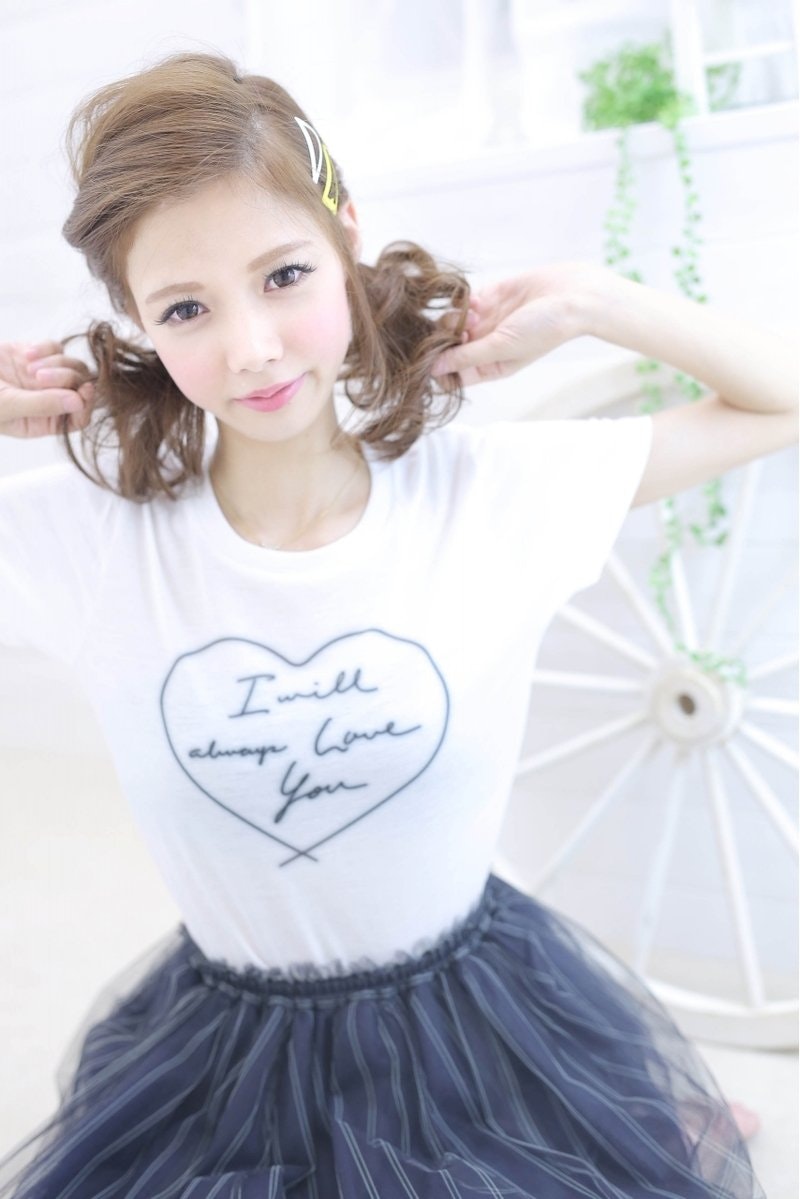 ダンスにぴったりのツインテール!もっと華やかに見せてくれる、フレッシュアレンジは?のサムネイル画像