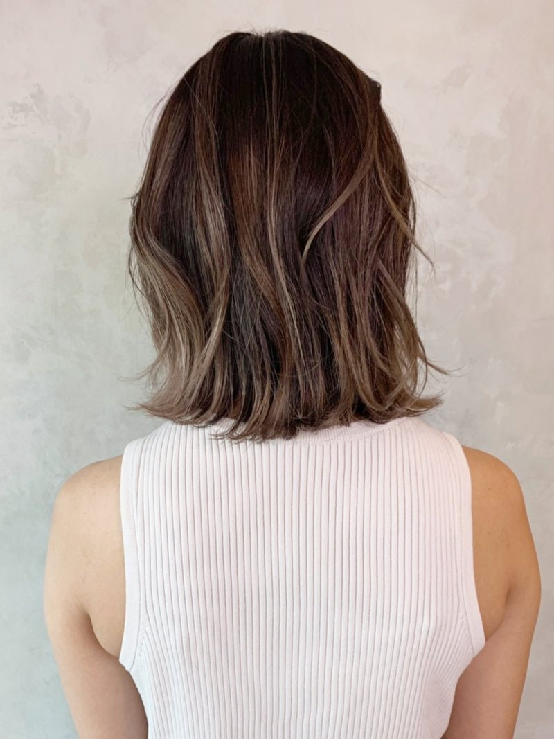 教えて美容師さん!伸ばしかけ期間のミディアムヘア、どうやって乗り切る?のサムネイル画像